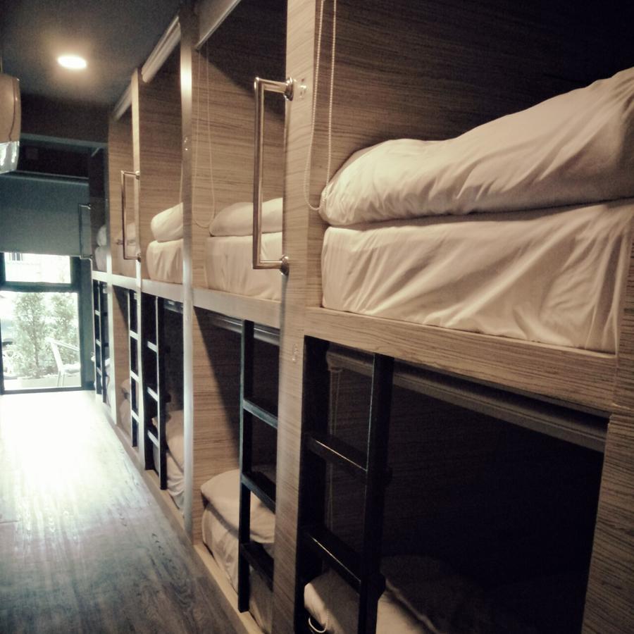 בנגקוק Badu Sukhumvit Dormitory מראה חיצוני תמונה