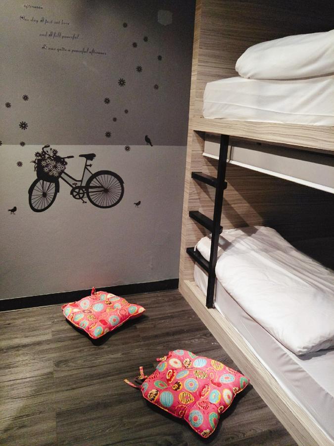 בנגקוק Badu Sukhumvit Dormitory מראה חיצוני תמונה