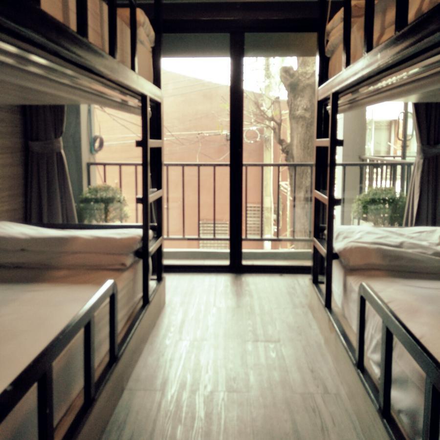 בנגקוק Badu Sukhumvit Dormitory מראה חיצוני תמונה