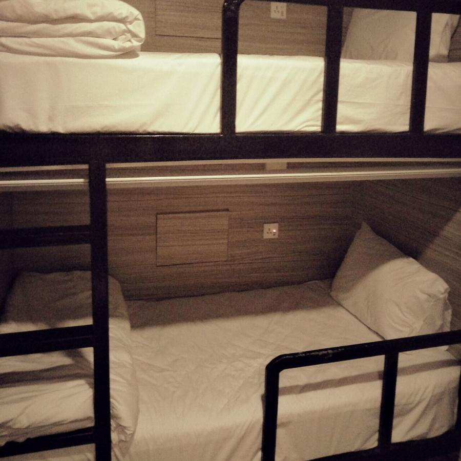בנגקוק Badu Sukhumvit Dormitory מראה חיצוני תמונה