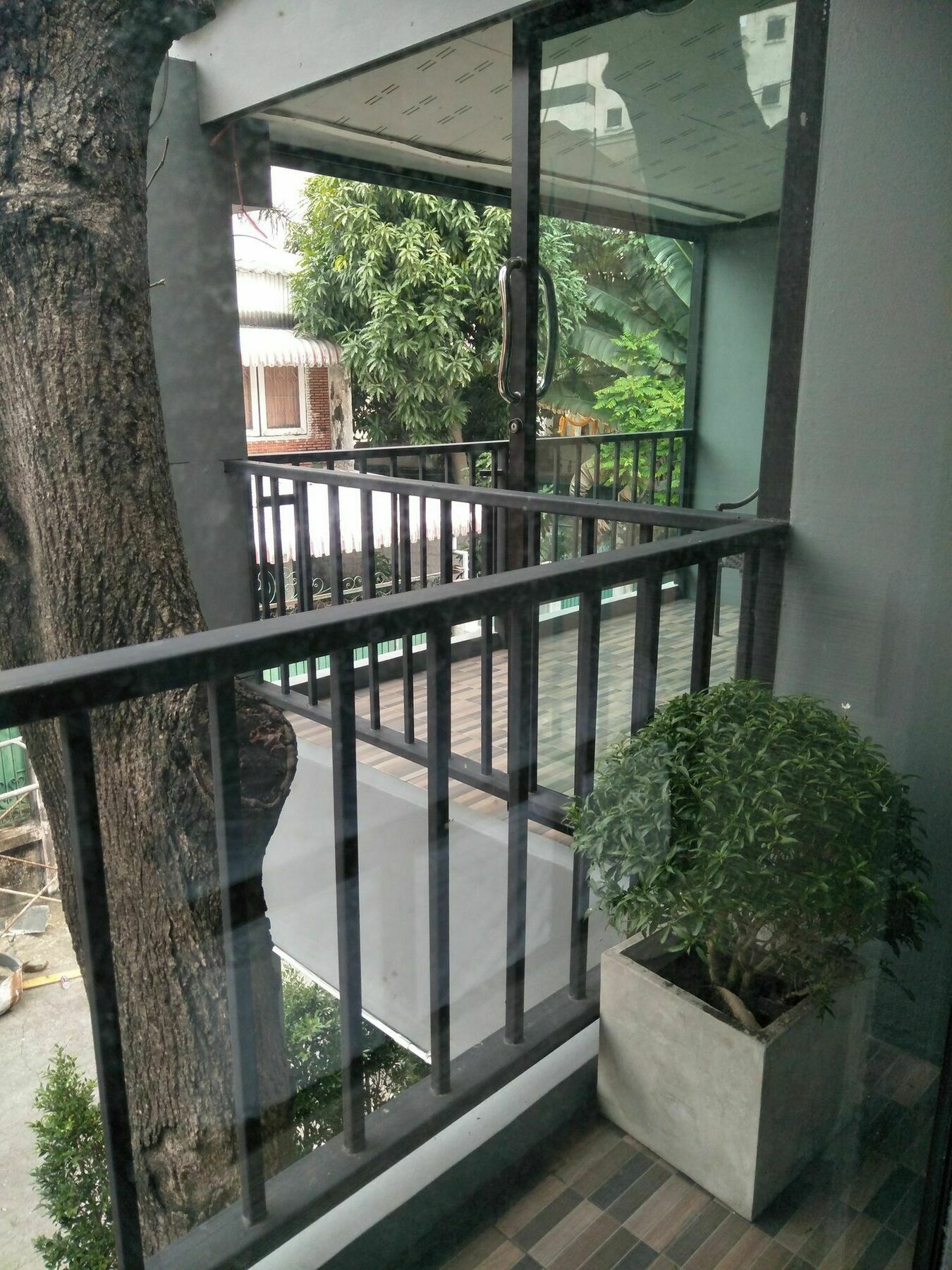 בנגקוק Badu Sukhumvit Dormitory מראה חיצוני תמונה