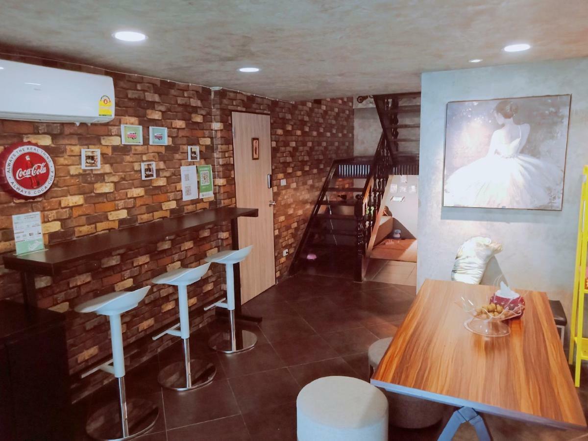 בנגקוק Badu Sukhumvit Dormitory מראה חיצוני תמונה