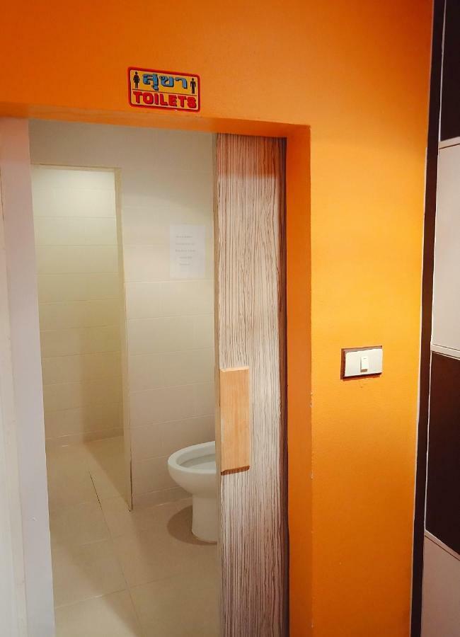 בנגקוק Badu Sukhumvit Dormitory מראה חיצוני תמונה