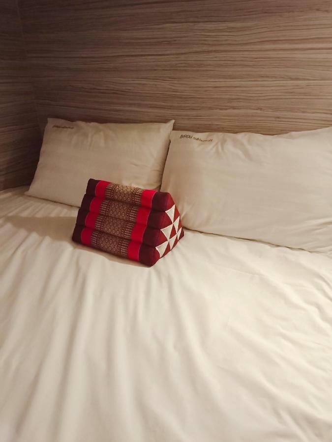 בנגקוק Badu Sukhumvit Dormitory מראה חיצוני תמונה