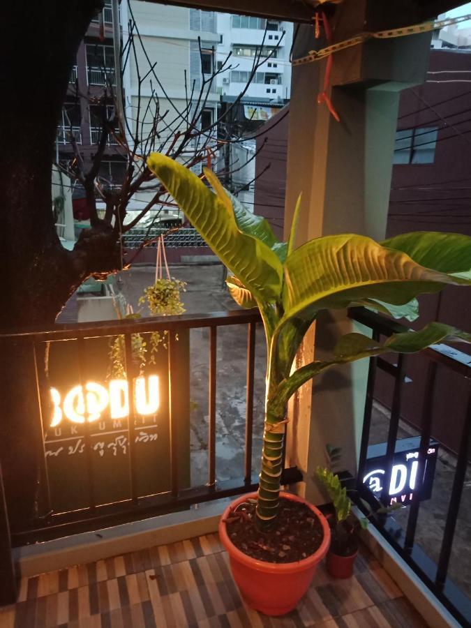 בנגקוק Badu Sukhumvit Dormitory מראה חיצוני תמונה